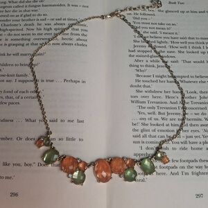 ‎Green and Orange Faux Gemstone Necklace